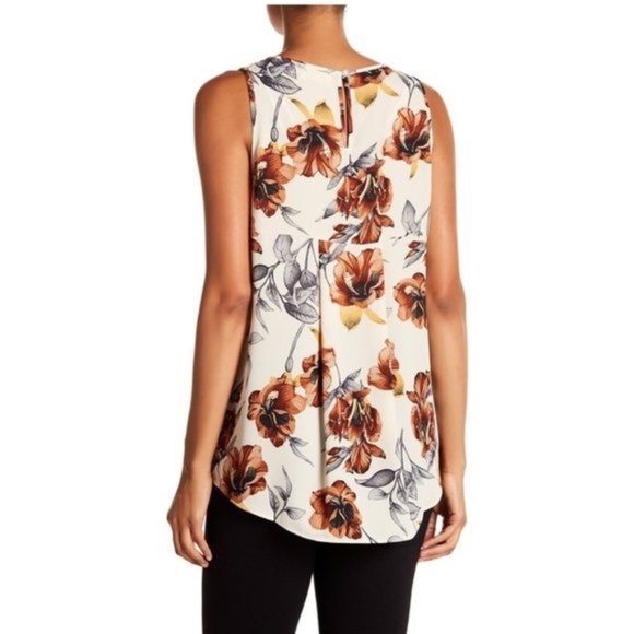 Everleigh Pleated Back Tank Top - Picture 2 of 6